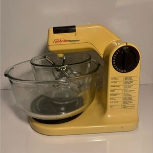 Vintage Sunbeam Mixmaster Cat. # 01401 Two Bowls, And Beaters, Working